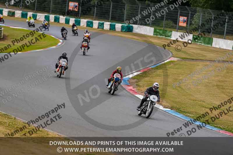 Vintage motorcycle club;eventdigitalimages;mallory park;mallory park trackday photographs;no limits trackdays;peter wileman photography;trackday digital images;trackday photos;vmcc festival 1000 bikes photographs